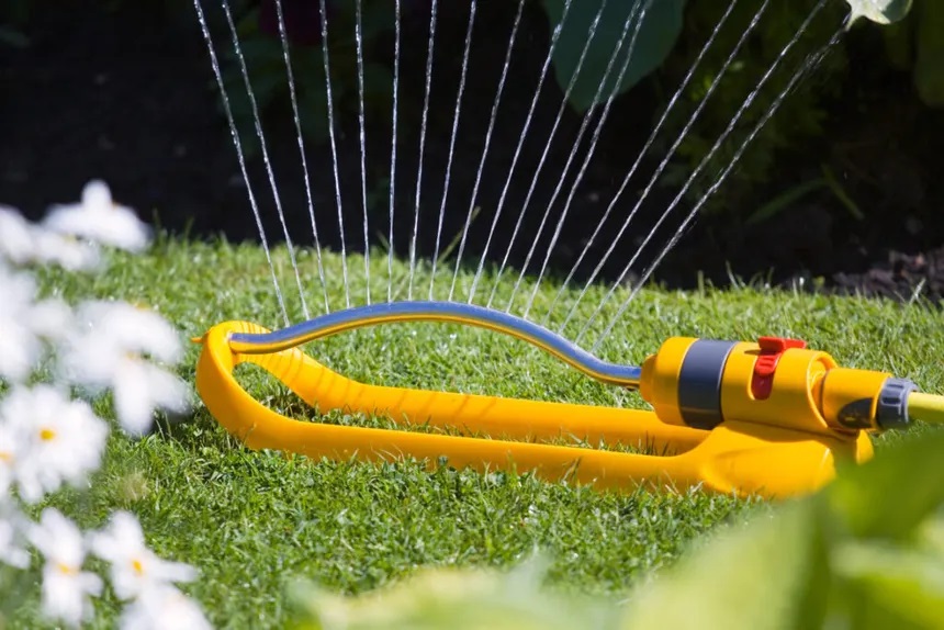 How Do You Position a 180 Degree Sprinkler Correctly in Small Yards